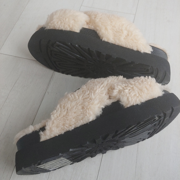 UGG NEW Fuzz Sugar Cross Slide Sandals Natural - Picture 8 of 14